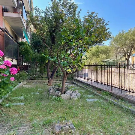 2 Locali - 100 Metri Dal Mare - Free Parking * לואנו